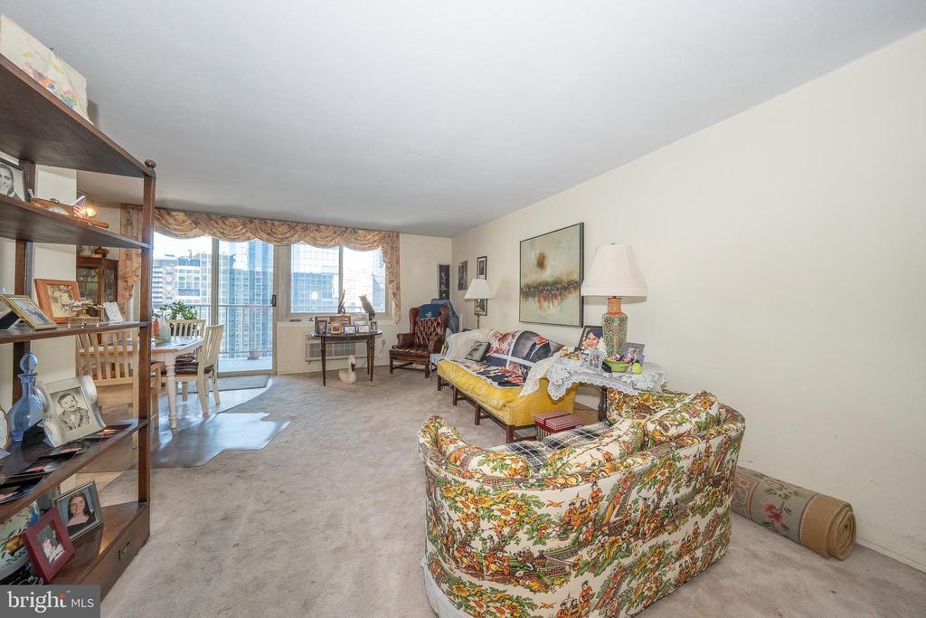 1919 CHESTNUT STREET Unit: 2405