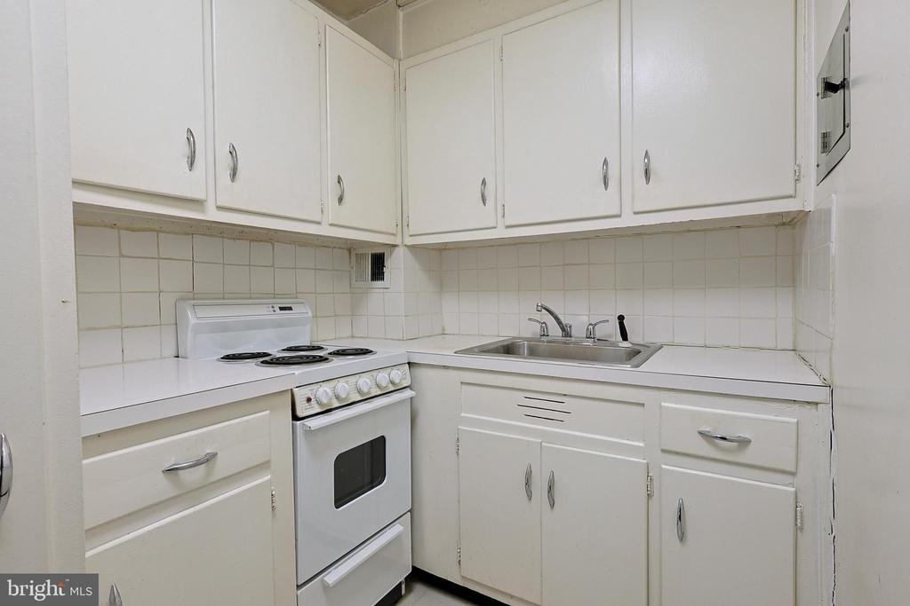 118 S 21ST STREET Unit: 411