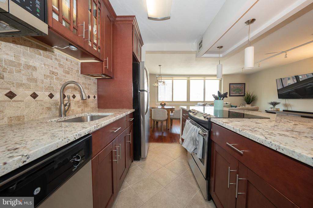 1919 CHESTNUT STREET Unit: 1007
