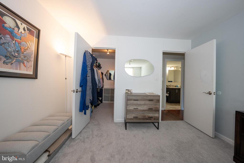 1919 CHESTNUT STREET Unit: 1007