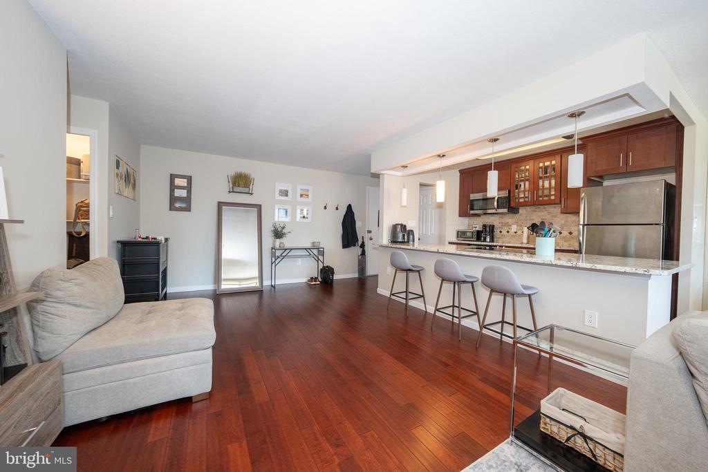 1919 CHESTNUT STREET Unit: 1007