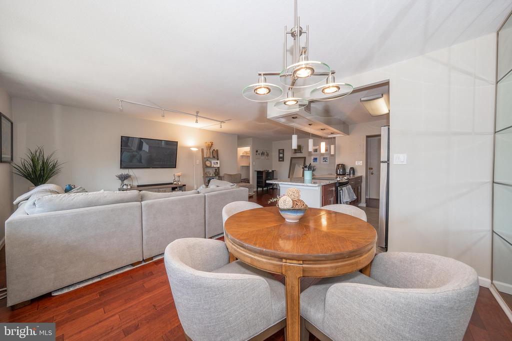 1919 CHESTNUT STREET Unit: 1007