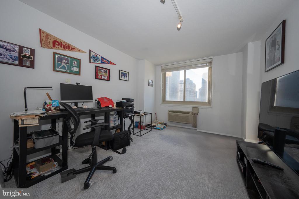 1919 CHESTNUT STREET Unit: 1007