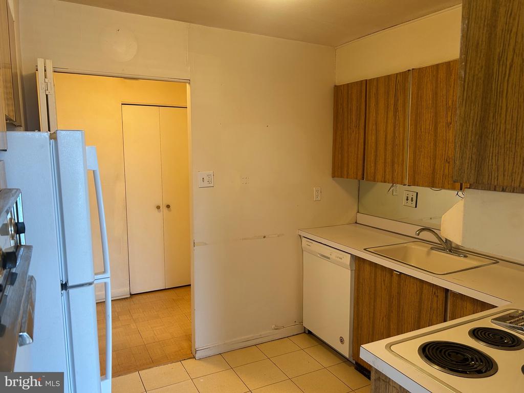 226 W RITTENHOUSE SQUARE Unit: 2516