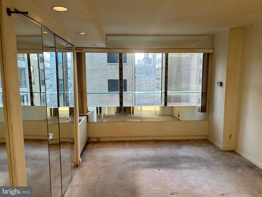 226 W RITTENHOUSE SQUARE Unit: 2516