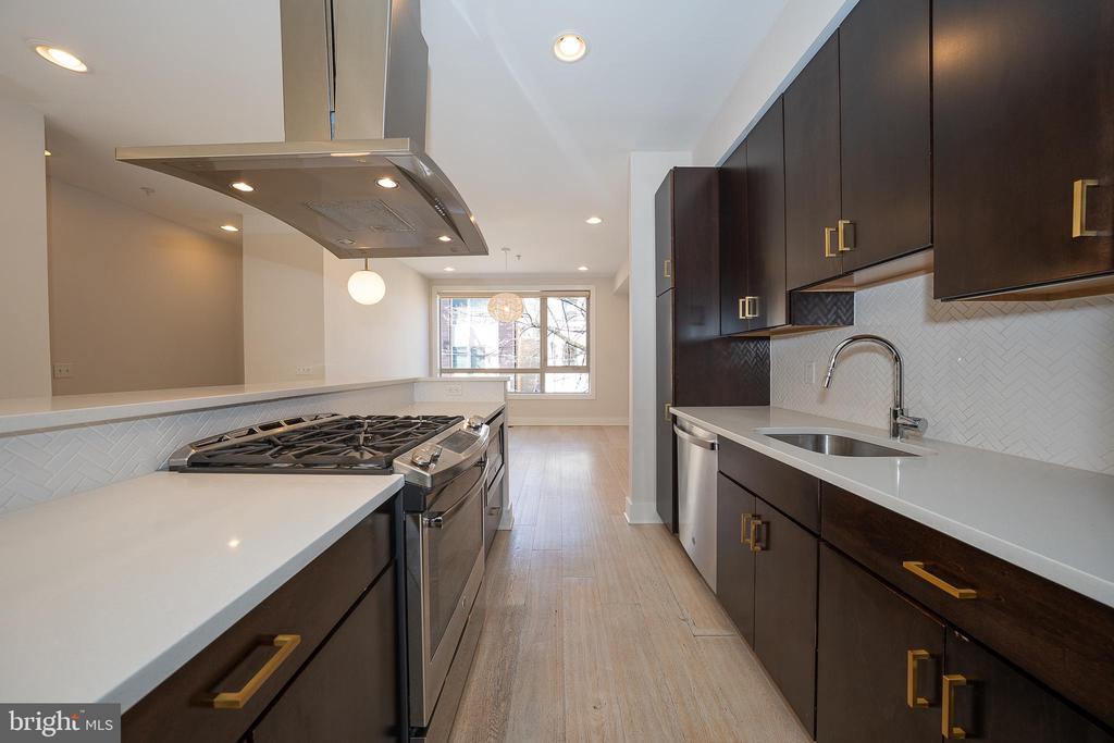 915 N RANDOLPH STREET