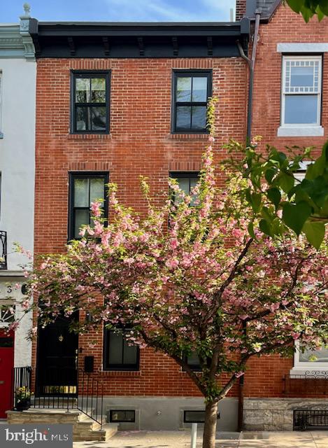 2111 LOCUST STREET