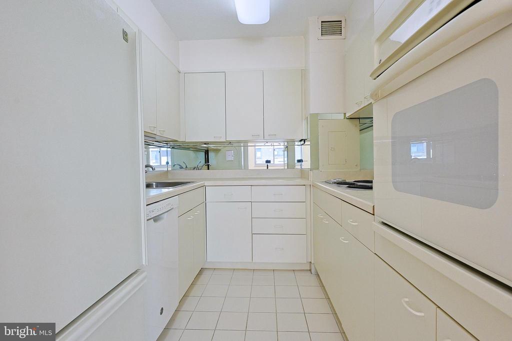 1900 JOHN F KENNEDY BOULEVARD Unit: 2003
