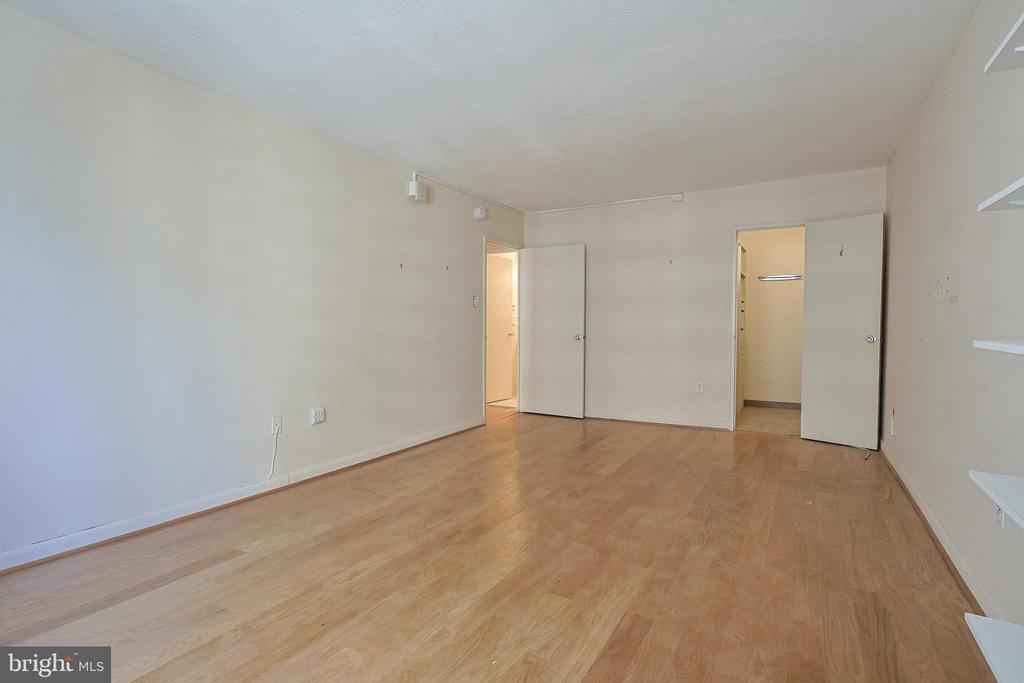 1900 JOHN F KENNEDY BOULEVARD Unit: 2003