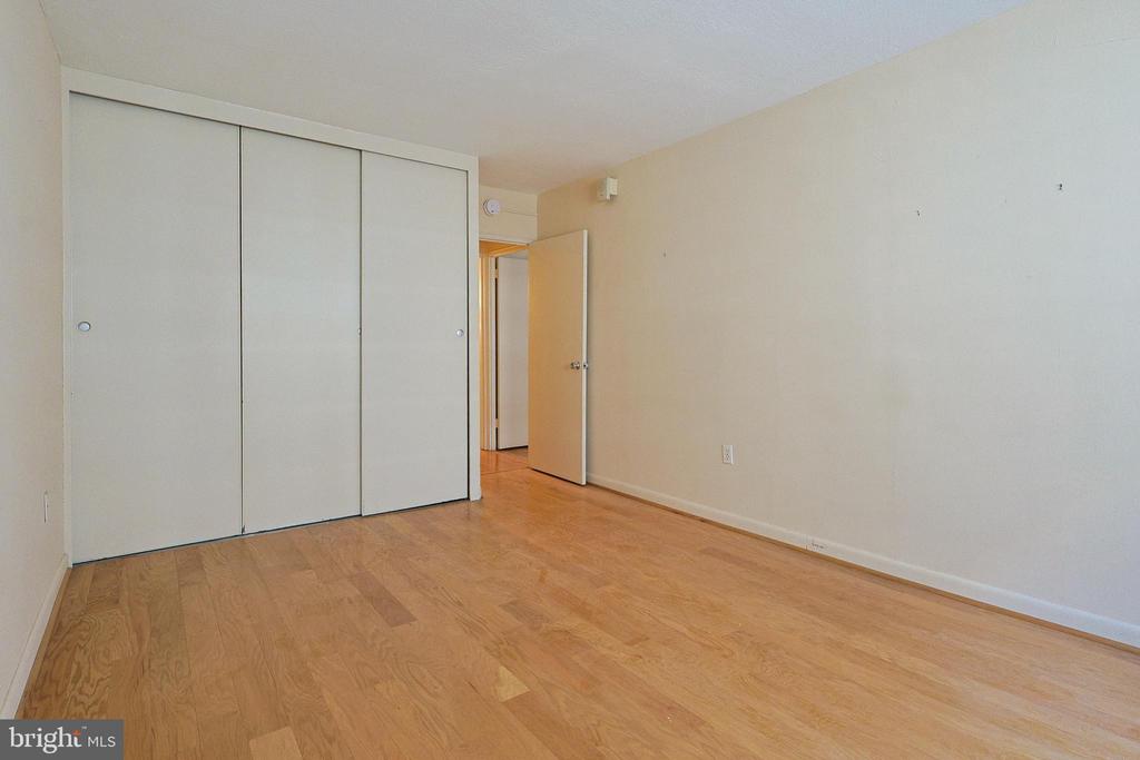 1900 JOHN F KENNEDY BOULEVARD Unit: 2003