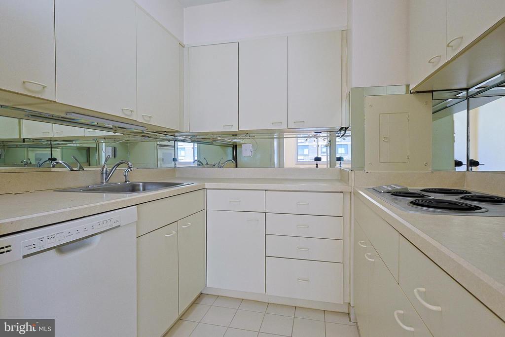1900 JOHN F KENNEDY BOULEVARD Unit: 2003