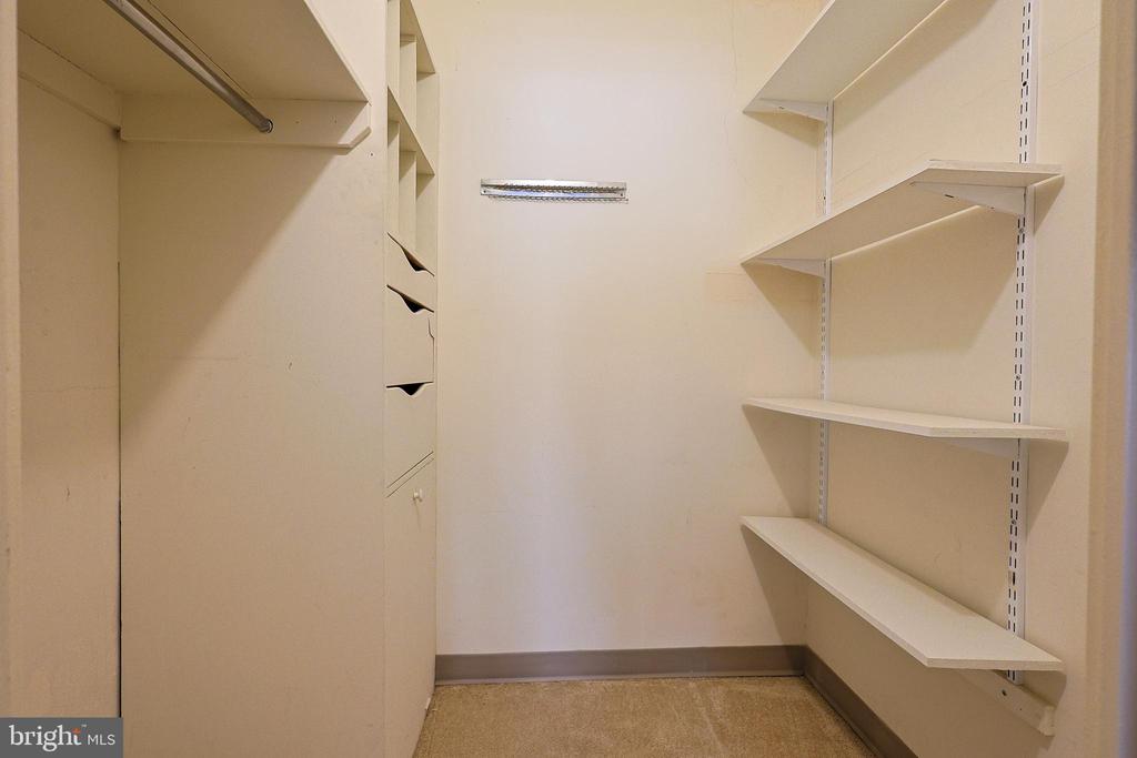 1900 JOHN F KENNEDY BOULEVARD Unit: 2003