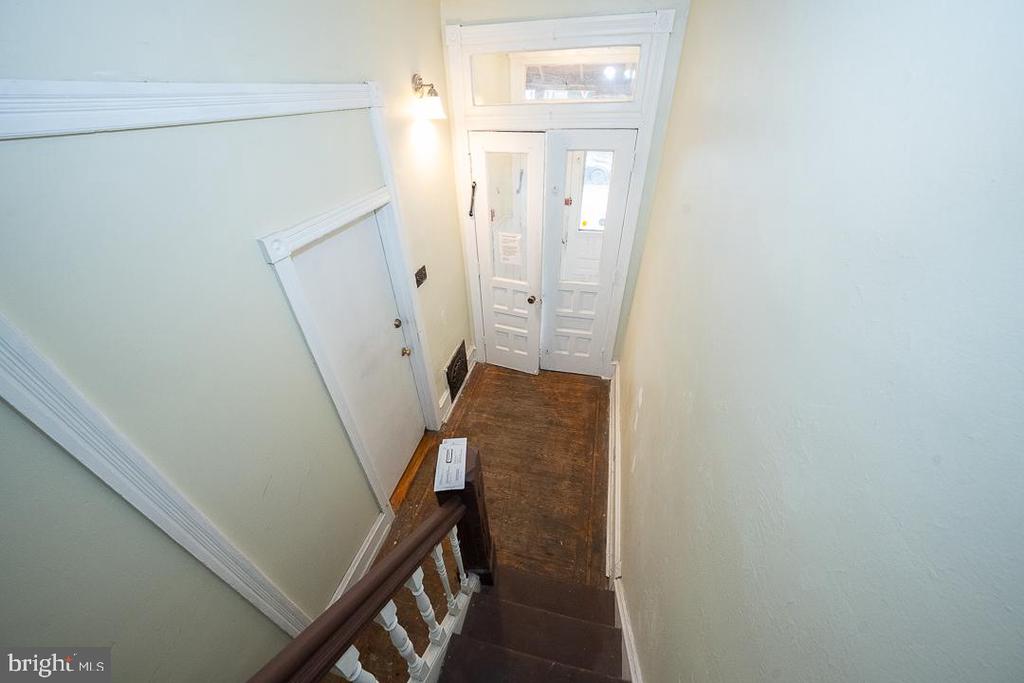 240 W APSLEY STREET