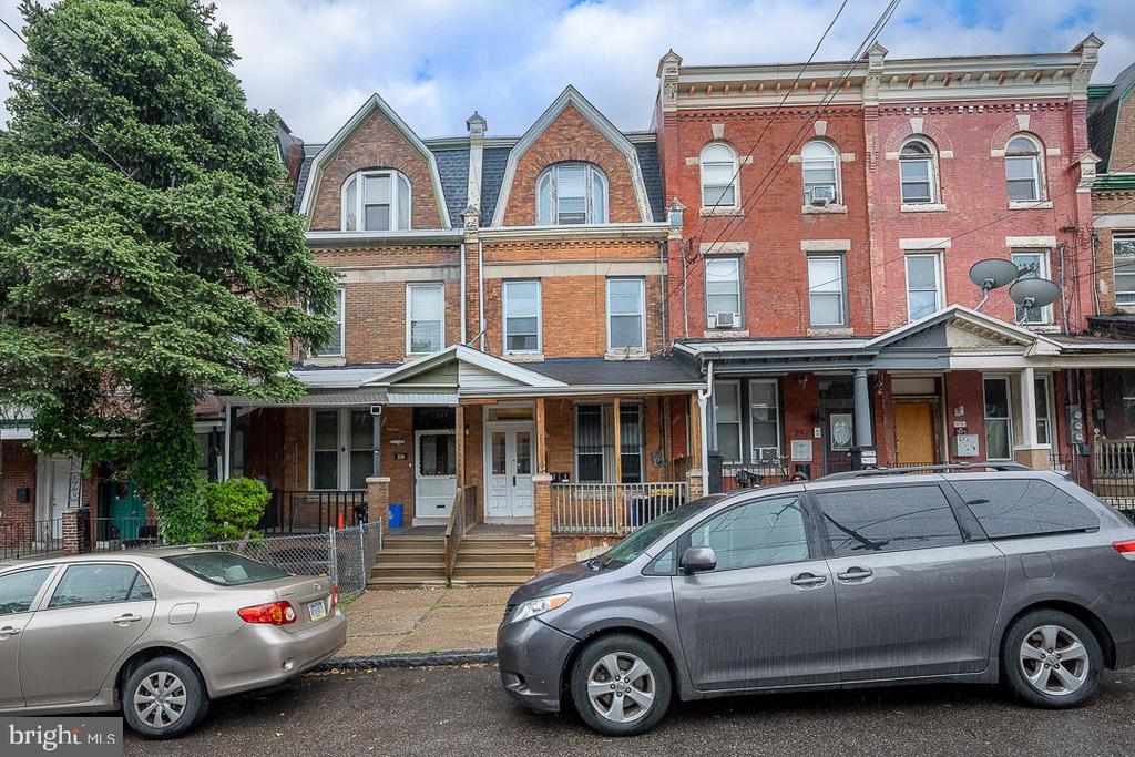 240 W APSLEY STREET