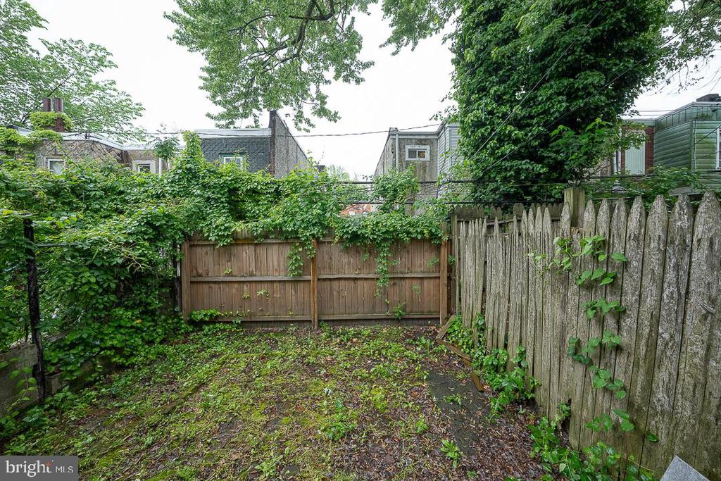 240 W APSLEY STREET