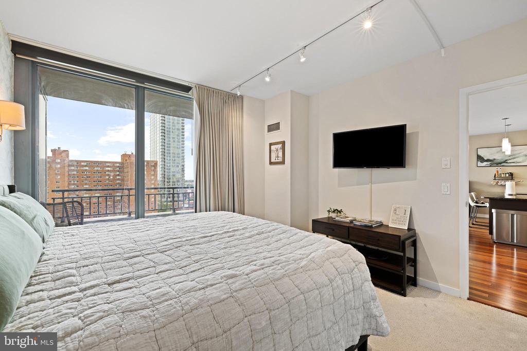2101 MARKET STREET Unit: 1104