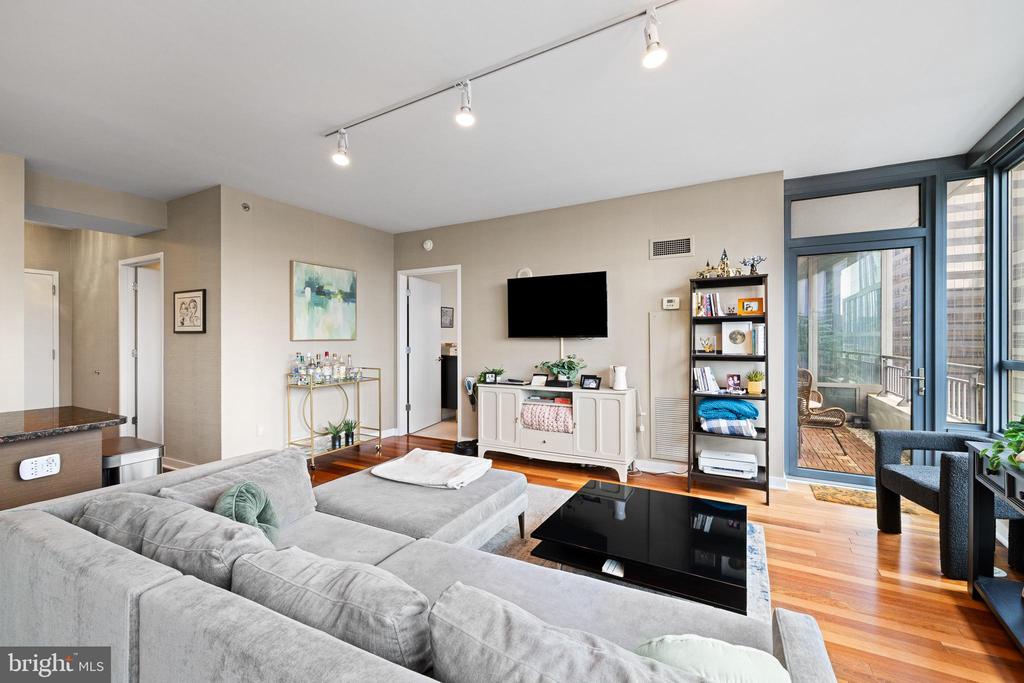 2101 MARKET STREET Unit: 1104