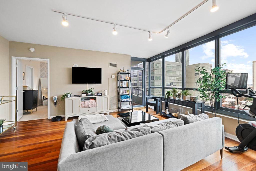 2101 MARKET STREET Unit: 1104
