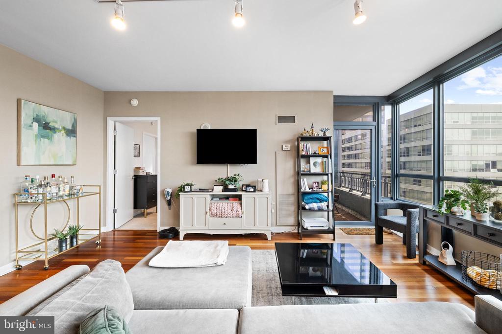 2101 MARKET STREET Unit: 1104