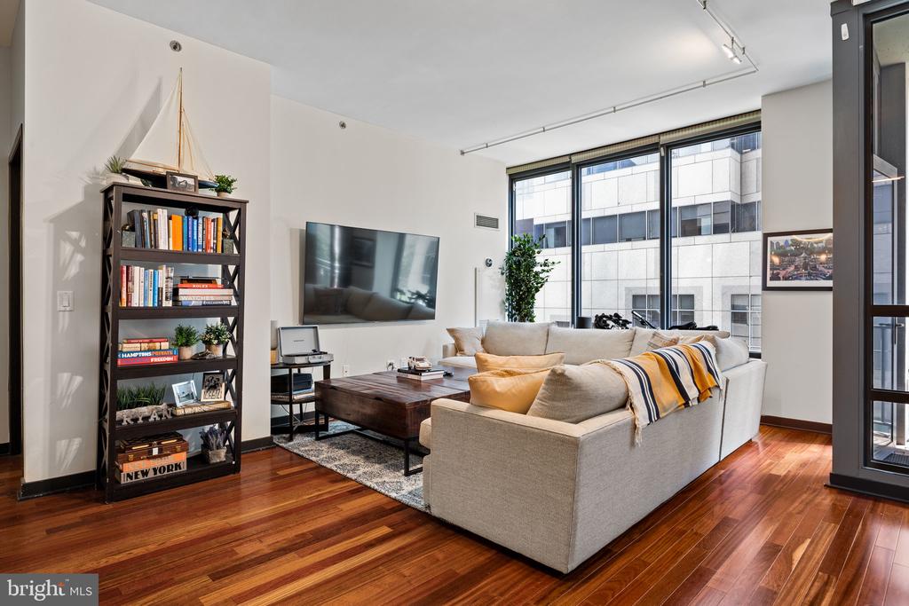 2101 MARKET STREET Unit: 307
