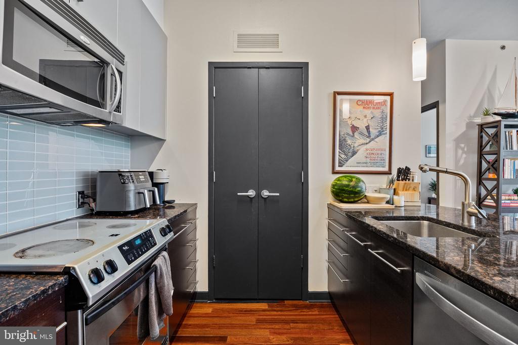 2101 MARKET STREET Unit: 307