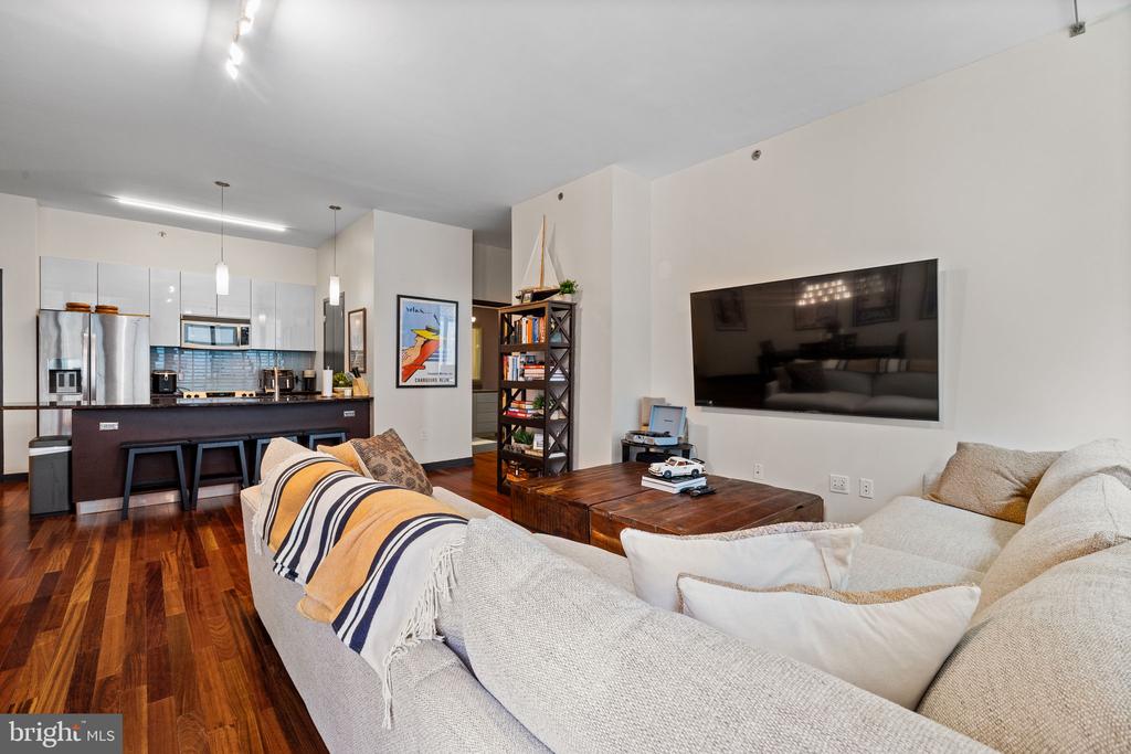 2101 MARKET STREET Unit: 307