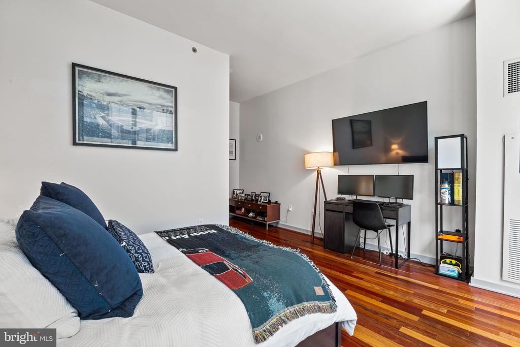 2101 MARKET STREET Unit: 307
