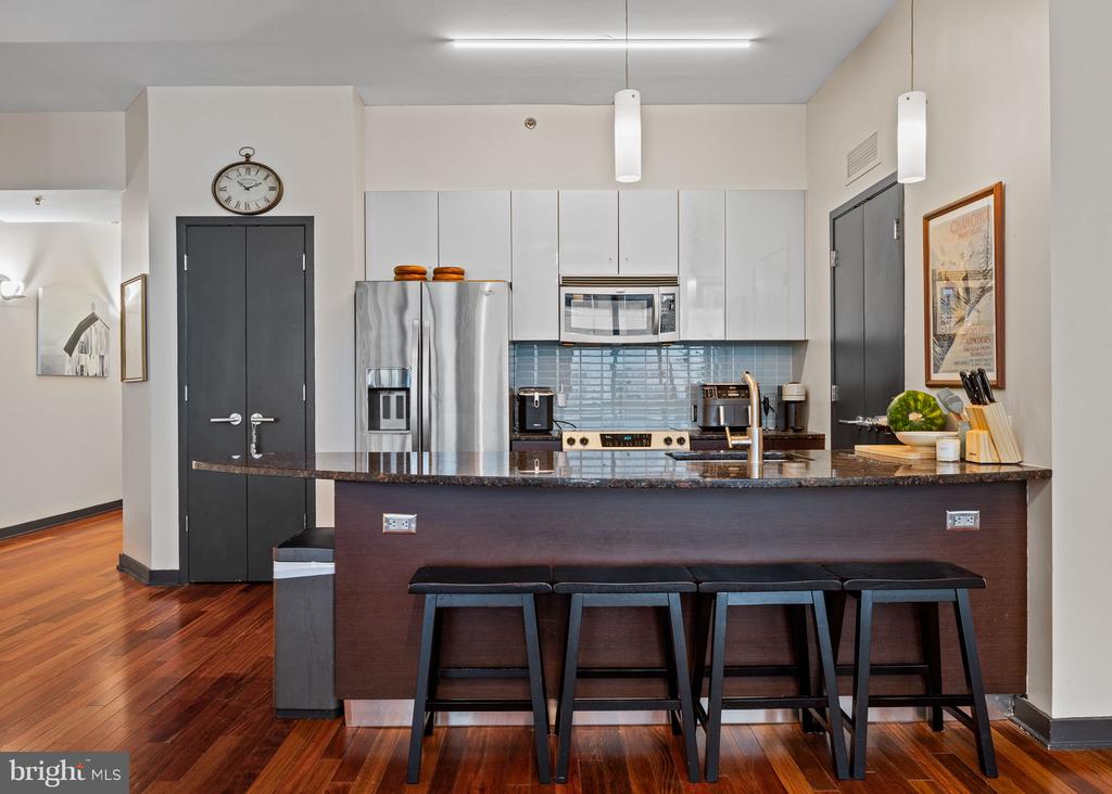 2101 MARKET STREET Unit: 307
