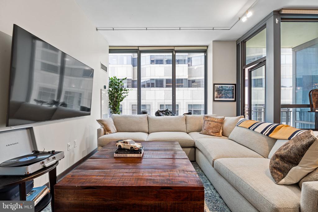 2101 MARKET STREET Unit: 307