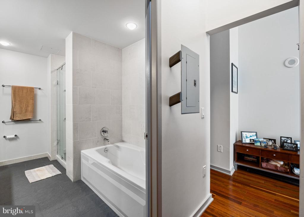 2101 MARKET STREET Unit: 307