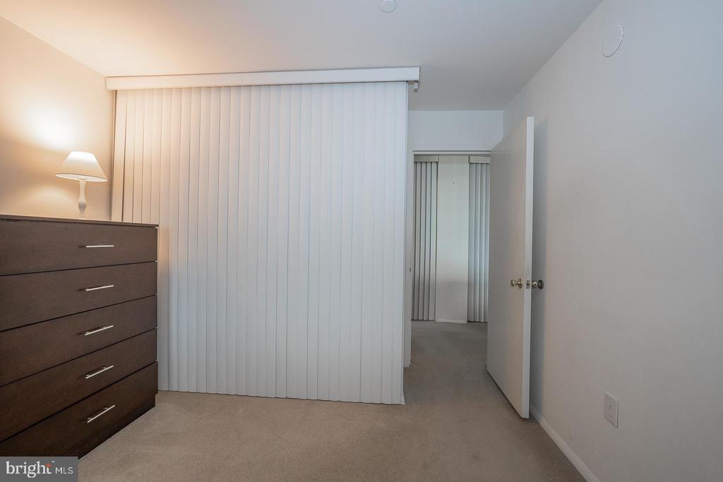 1919 CHESTNUT STREET Unit: 2903