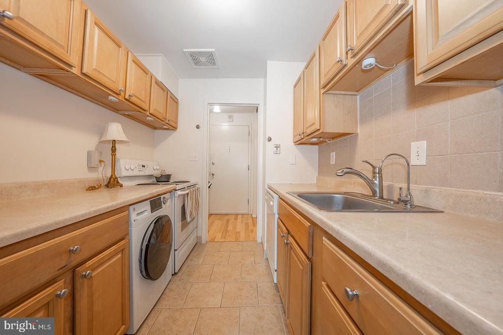 1919 CHESTNUT STREET Unit: 2903