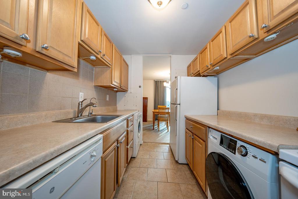 1919 CHESTNUT STREET Unit: 2903