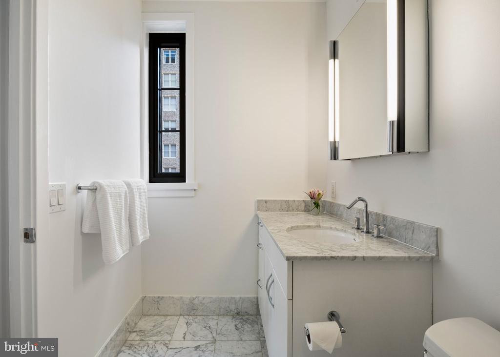 219 S 18TH STREET Unit: 910