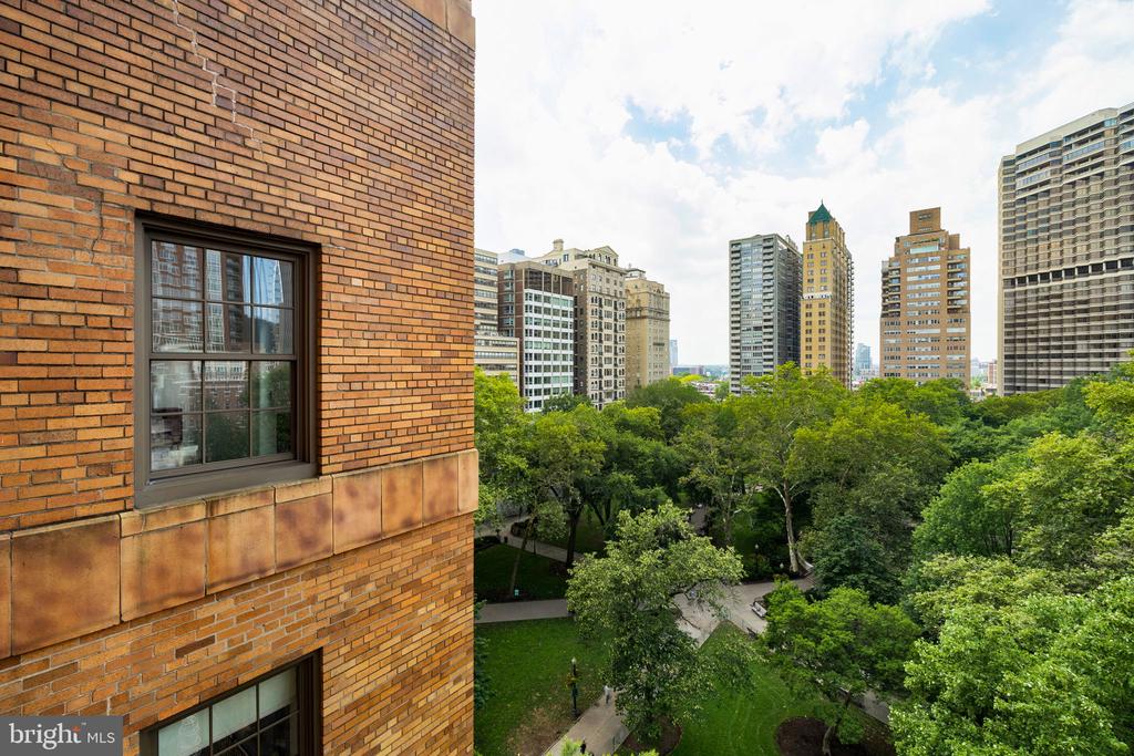 219 S 18TH STREET Unit: 910