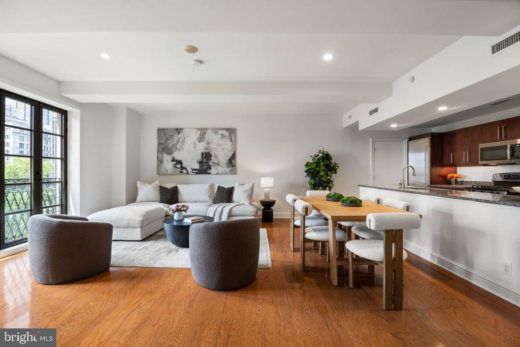 219 S 18TH STREET Unit: 910