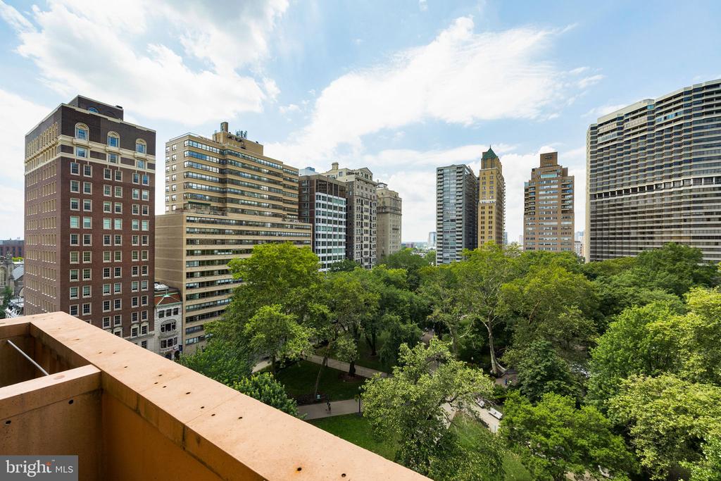 219 S 18TH STREET Unit: 910