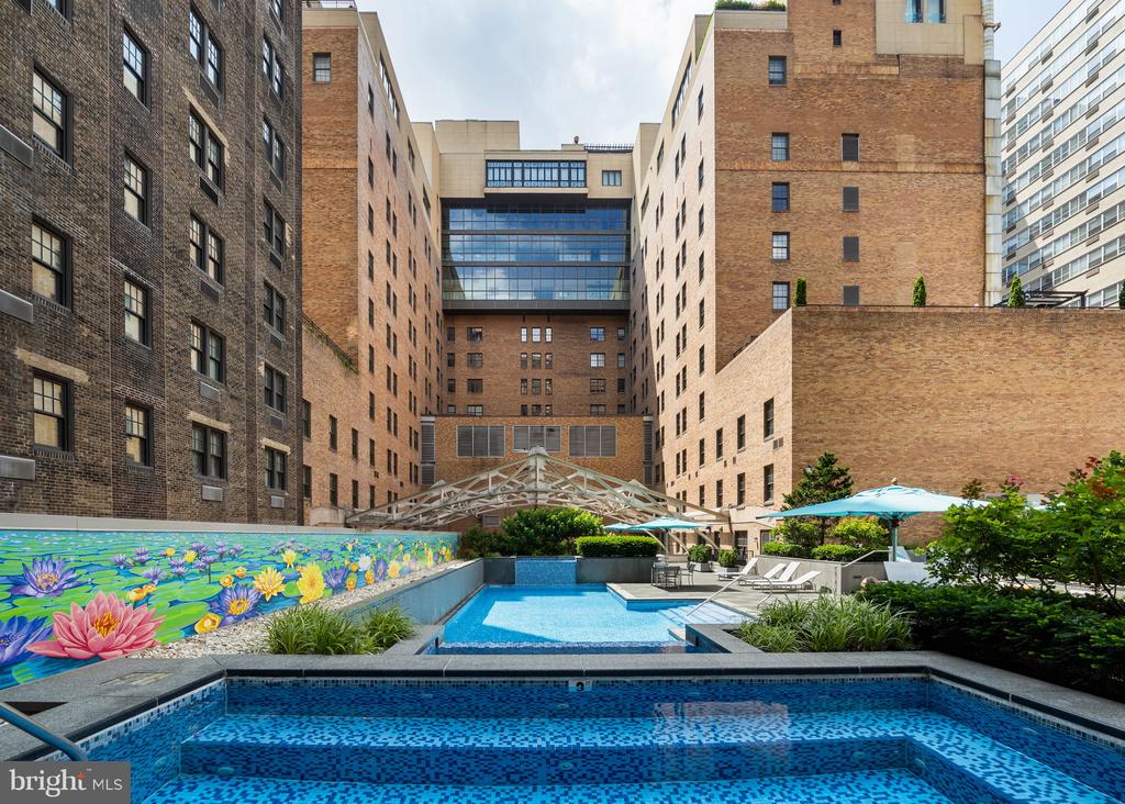 219 S 18TH STREET Unit: 910