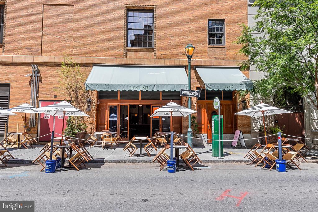 219 S 18TH STREET Unit: 910