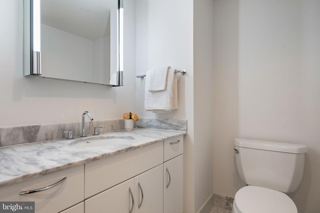 219 S 18TH STREET Unit: 910