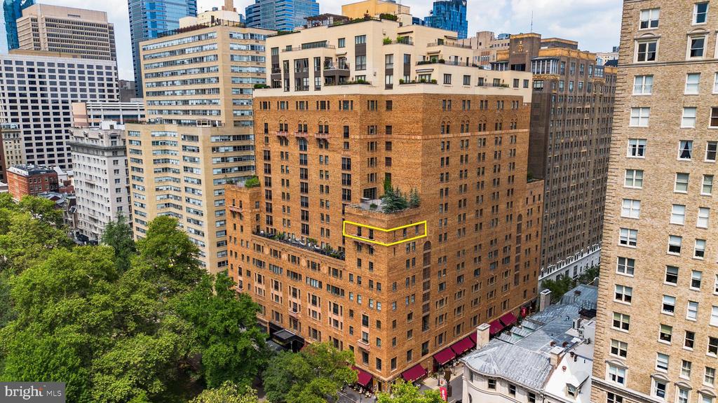 219 S 18TH STREET Unit: 910