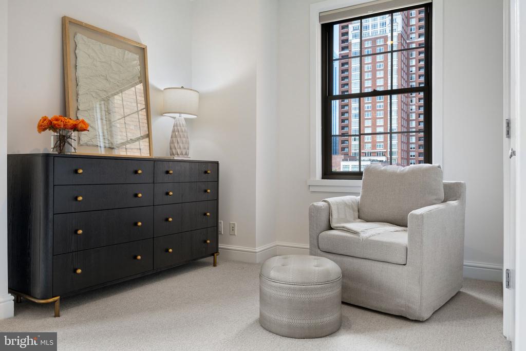 219 S 18TH STREET Unit: 910