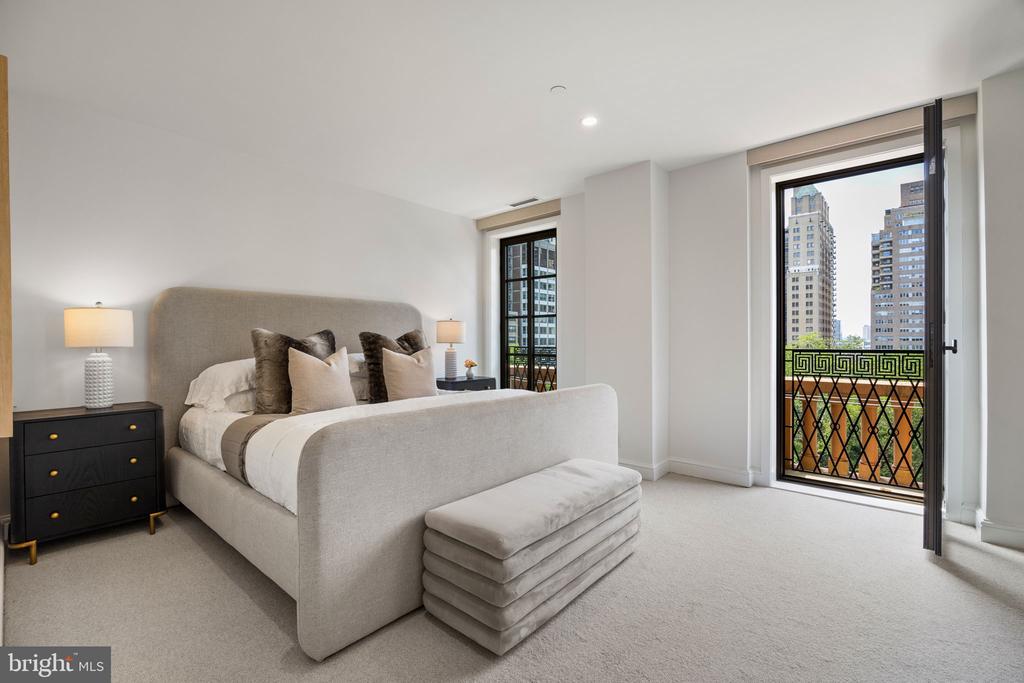 219 S 18TH STREET Unit: 910