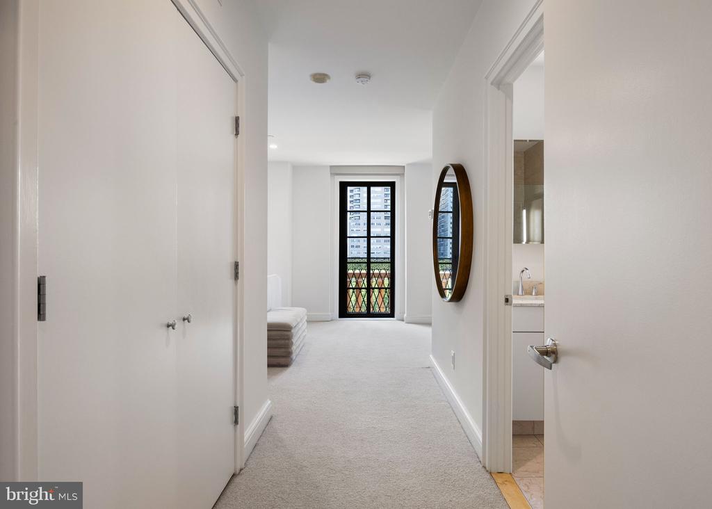219 S 18TH STREET Unit: 910