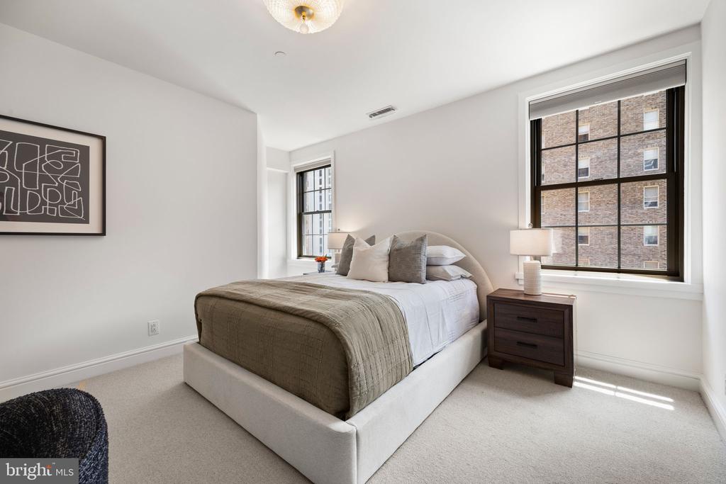 219 S 18TH STREET Unit: 910