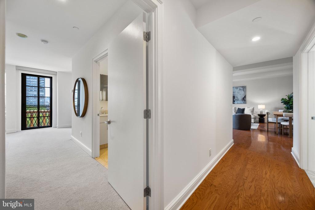 219 S 18TH STREET Unit: 910