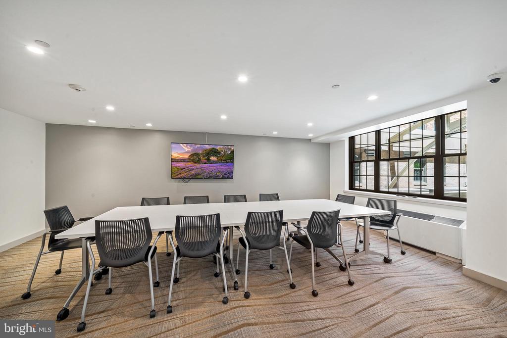 219 S 18TH STREET Unit: 910