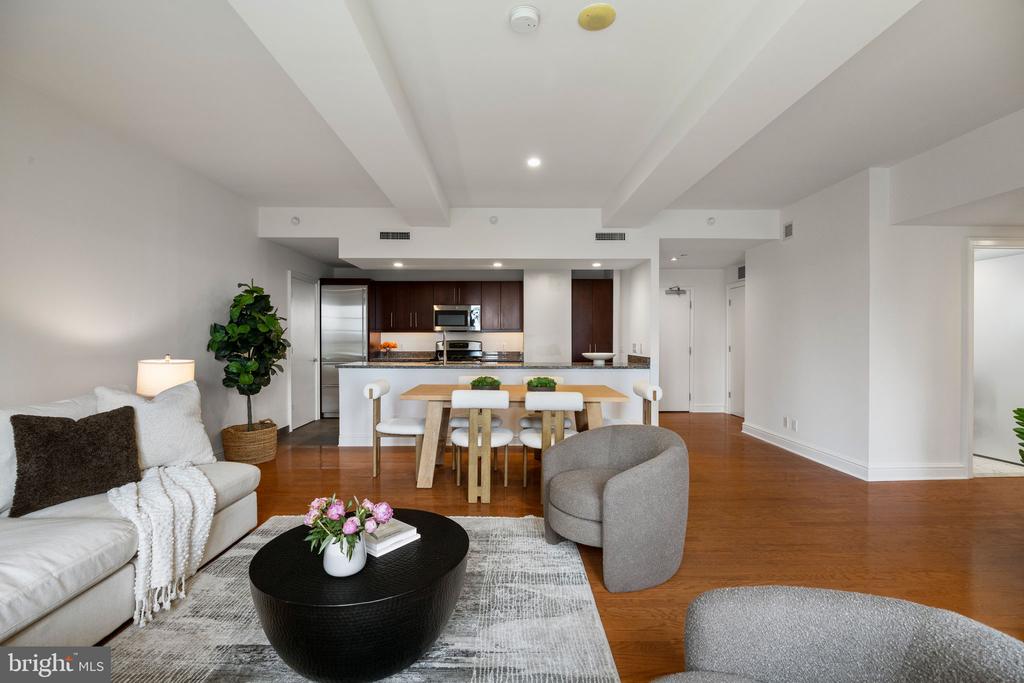 219 S 18TH STREET Unit: 910