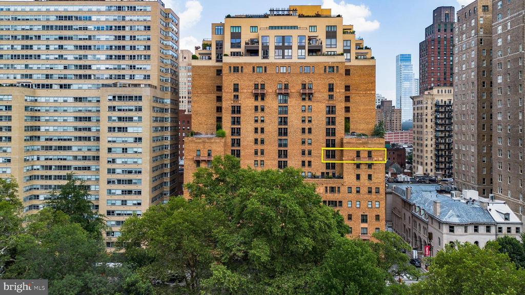 219 S 18TH STREET Unit: 910