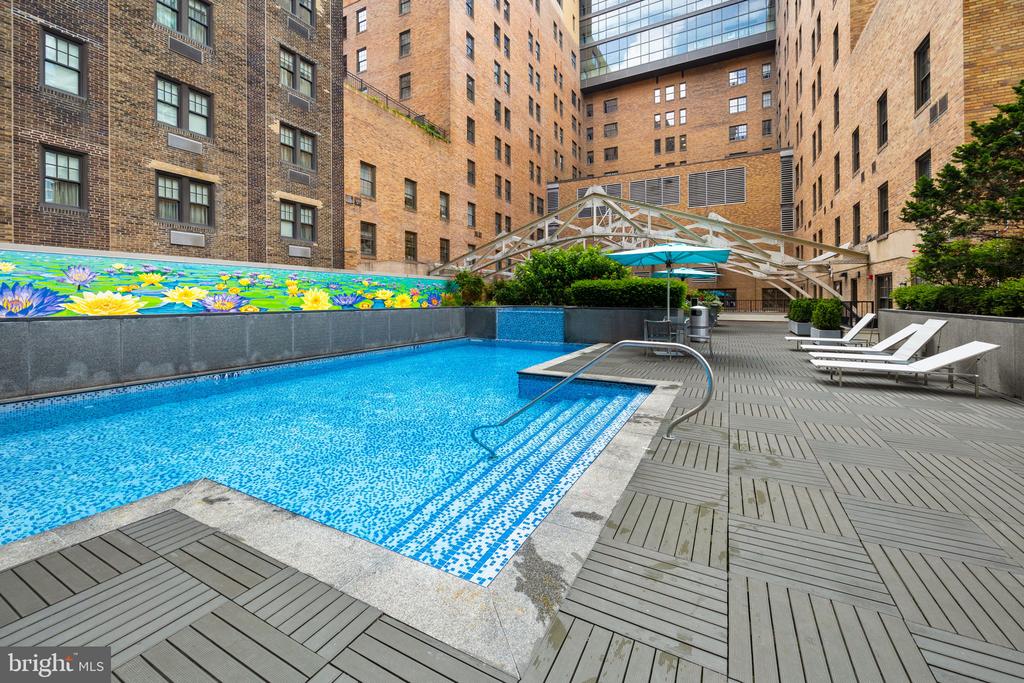 219 S 18TH STREET Unit: 910